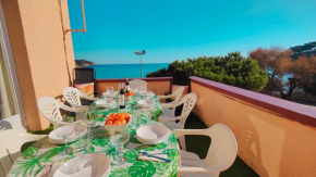 Apartamento con jardín a 11 metros de la playa. CG.